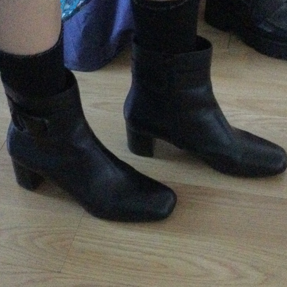 NINE WEST Black GENUINE LEATHER Booties Worn 2x PRICE REDUCED - Picture 7 of 10